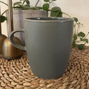Crate and Barrel LINDEN Kathleen Wills Coffee Tea Cup Mug Matte Green 10 Oz